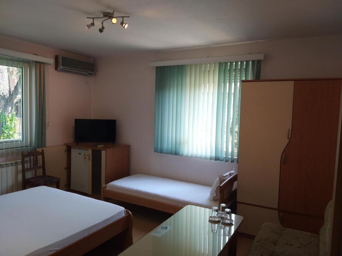Hotel Tsarevets アセノヴグラト エクステリア 写真